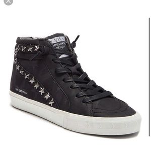 Vintage Havana high top star studded sneakers!